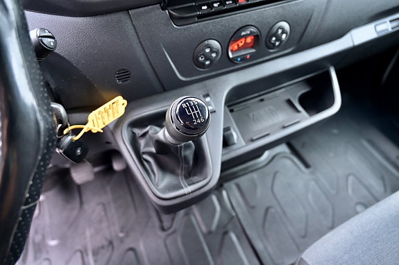 Renault Master 12 of 15