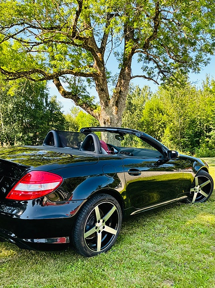 Mercedes-Benz SLK350 2 of 5