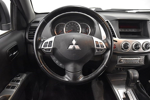 Mitsubishi L200 2 of 5
