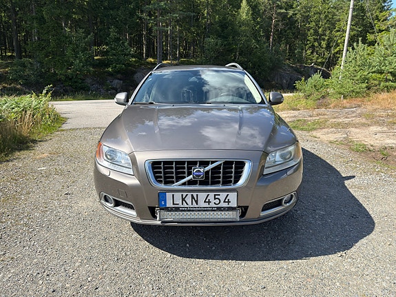 Volvo V70 3 of 5