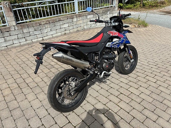Aprilia SX 125 2 of 5