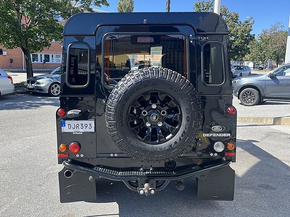 Land Rover Defender 110 3 of 5
