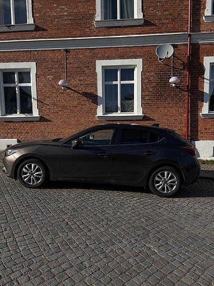 Mazda 3 2 of 5