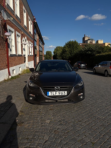 Mazda 3 4 of 5