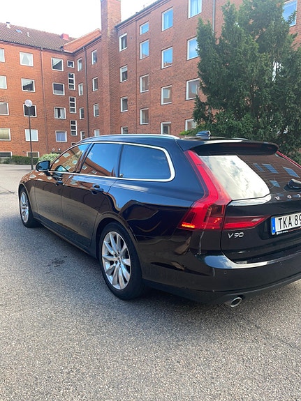 Volvo V90 2 of 5