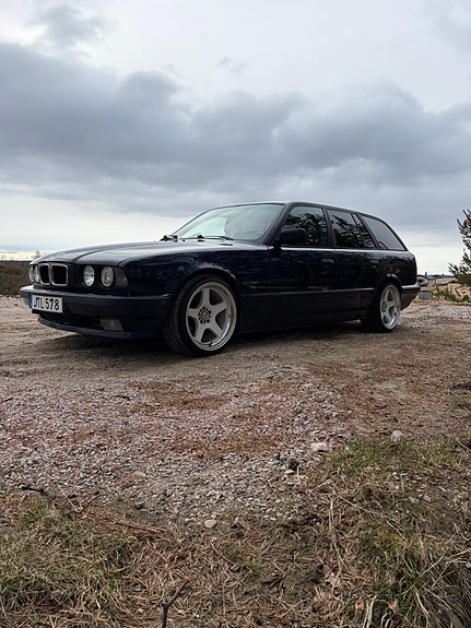 BMW 525tds 2 of 5