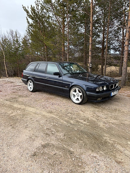 BMW 525tds 3 of 5