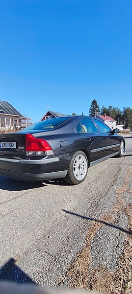Volvo S60 2 of 4