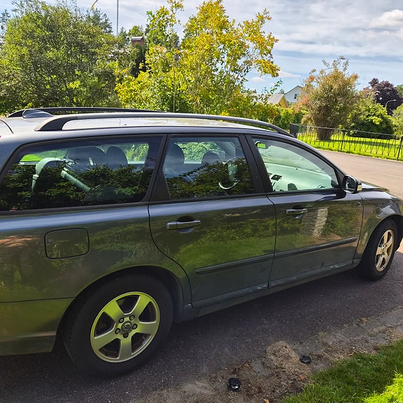 Volvo V50 4 of 5