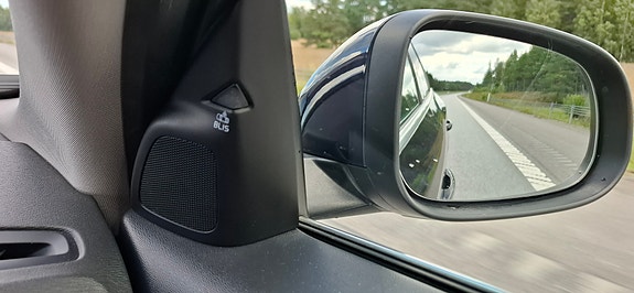 Volvo V60 2 of 5