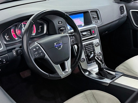 Volvo V60 2 of 5