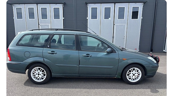 Ford Focus 2 of 4