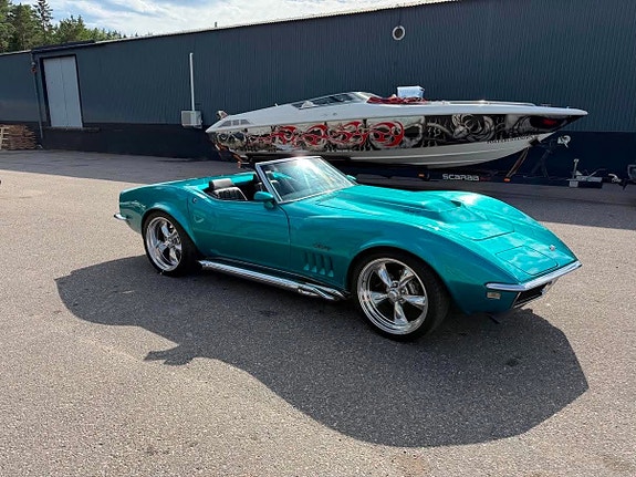 Chevrolet Corvette 4 of 5