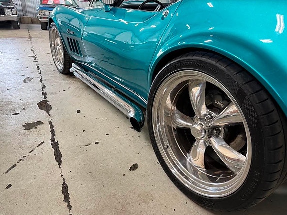 Chevrolet Corvette 13 of 27