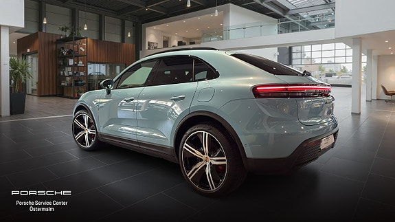 Porsche Macan 4S 2 of 5