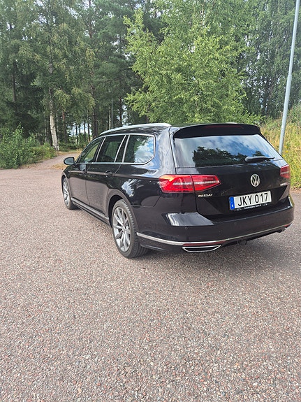 Volkswagen Passat 2 of 5