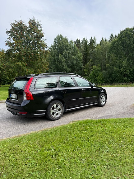 Volvo V50 3 of 5