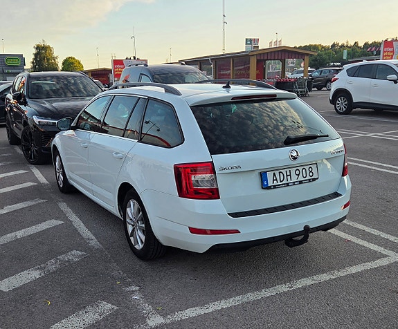Skoda Octavia 2 of 5