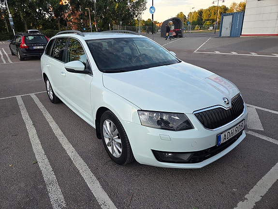 Skoda Octavia 3 of 5