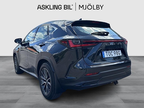 Lexus NX350h 2 of 5