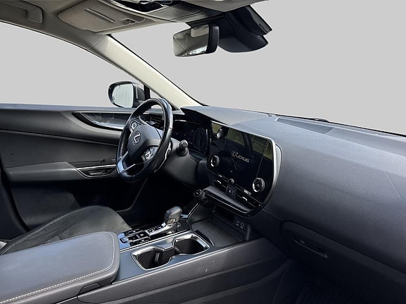 Lexus NX350h 6 of 13