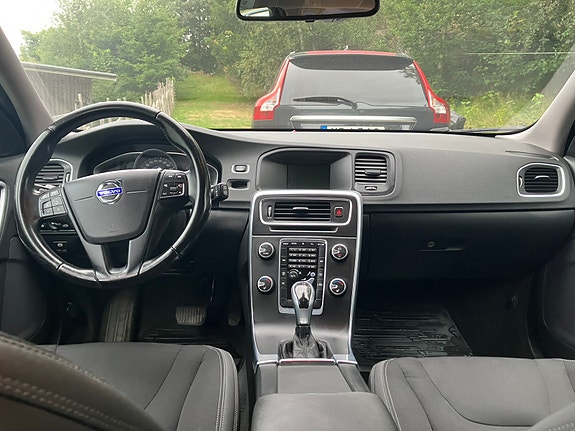 Volvo V60 8 of 15