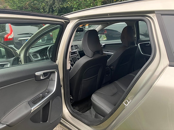 Volvo V60 3 of 5