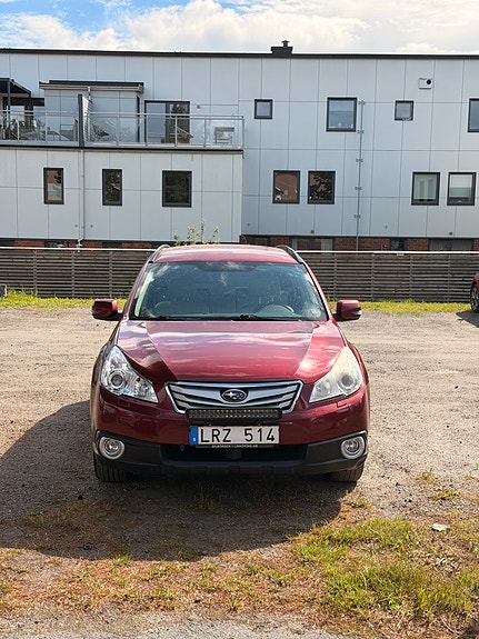 Subaru Outback 2 of 5