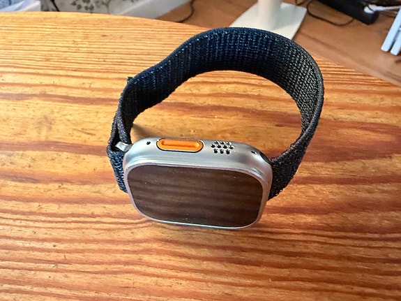 Apple Watch Ultra smartklocka titan med svart sportband image 3