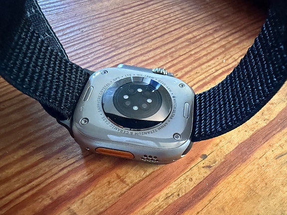Apple Watch Ultra smartklocka titan med svart sportband image 2