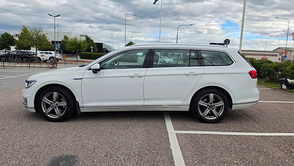 Volkswagen Passat 6 of 12