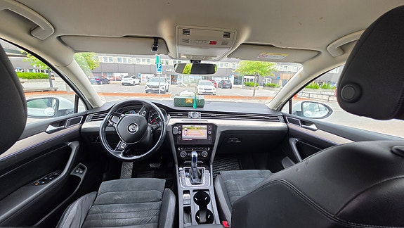 Volkswagen Passat 12 of 12