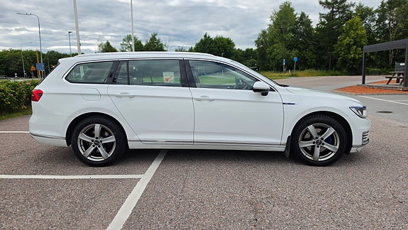 Volkswagen Passat 3 of 5