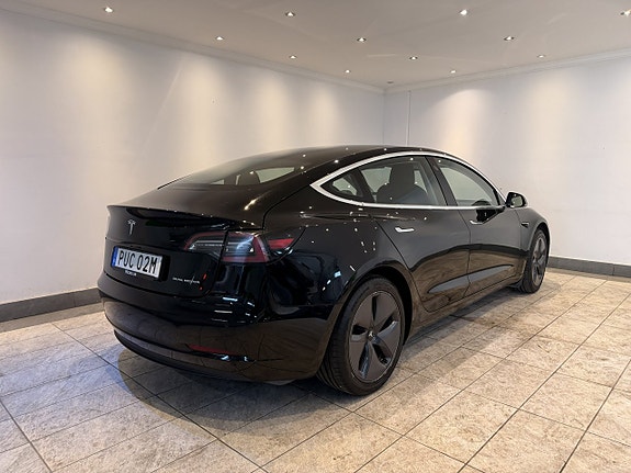 Tesla Model 3 5 of 5