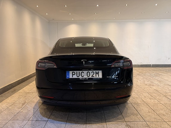 Tesla Model 3 4 of 5