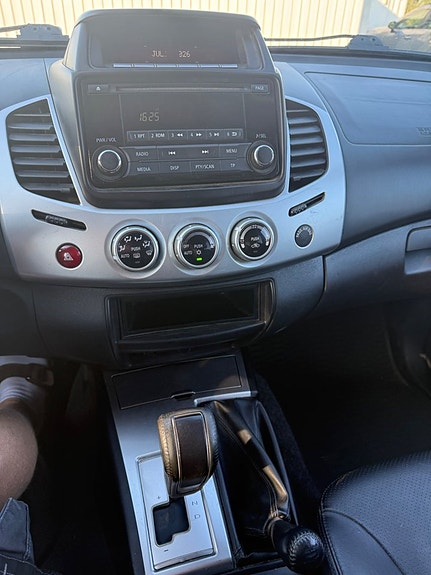 Mitsubishi L200 15 of 16