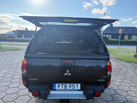 Mitsubishi L200 9 of 16