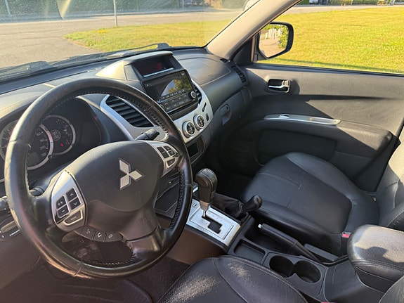 Mitsubishi L200 10 of 16