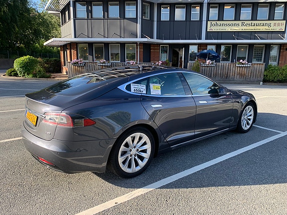Tesla Model S 2 of 8