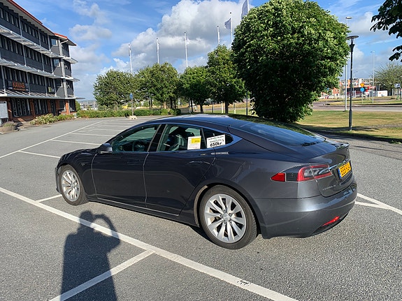 Tesla Model S 5 of 8