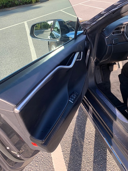 Tesla Model S 6 of 8