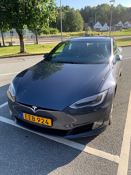 Tesla Model S 3 of 8
