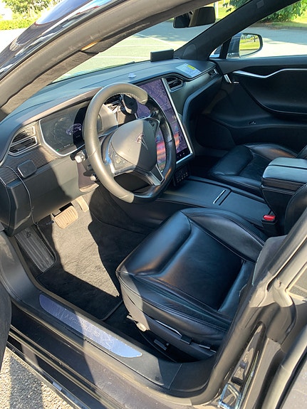 Tesla Model S 7 of 8