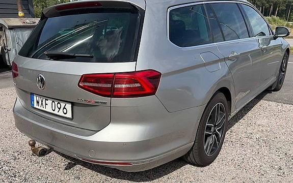 Volkswagen Passat 2 of 20