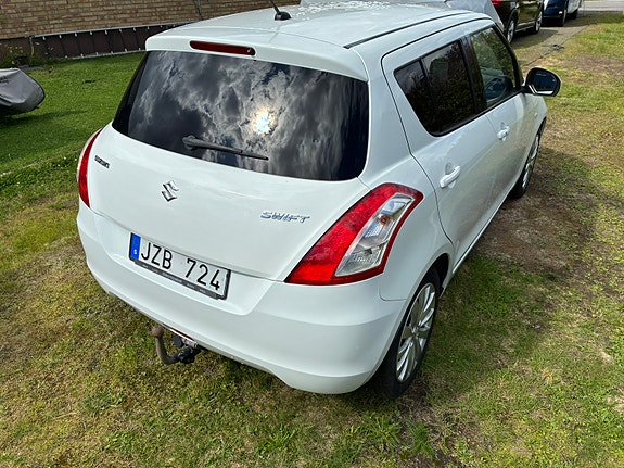 Suzuki Swift 3 of 5