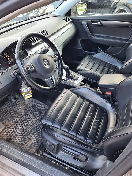Volkswagen Passat 2 of 5