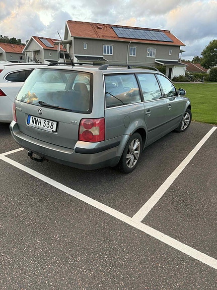 Volkswagen Passat 2 of 5