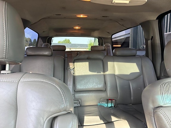 Chevrolet Suburban 11 of 29