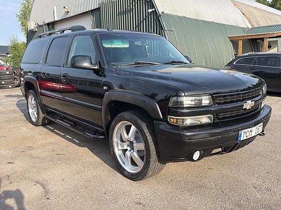 Chevrolet Suburban 16 of 29