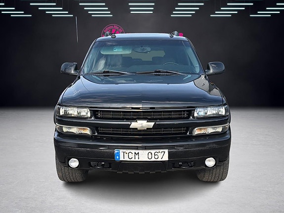 Chevrolet Suburban 3 of 29
